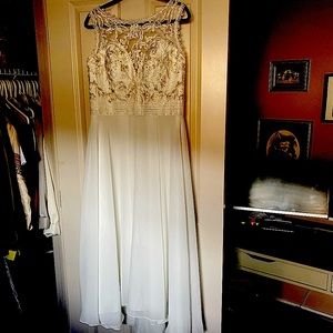 Simple, Elegant Wedding Dress